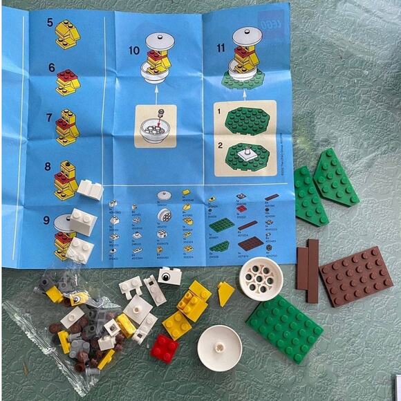 LEGO Spring or Easter Bunny and Chicks Mini Set #40031 - Incomplete - Picture 3 of 4